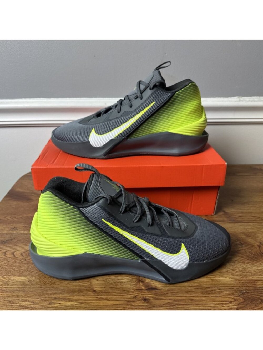 Nike G.T. Jump Academy Low Top Lace-Up Men Basketball Sneakers Gray/Neon Size 10